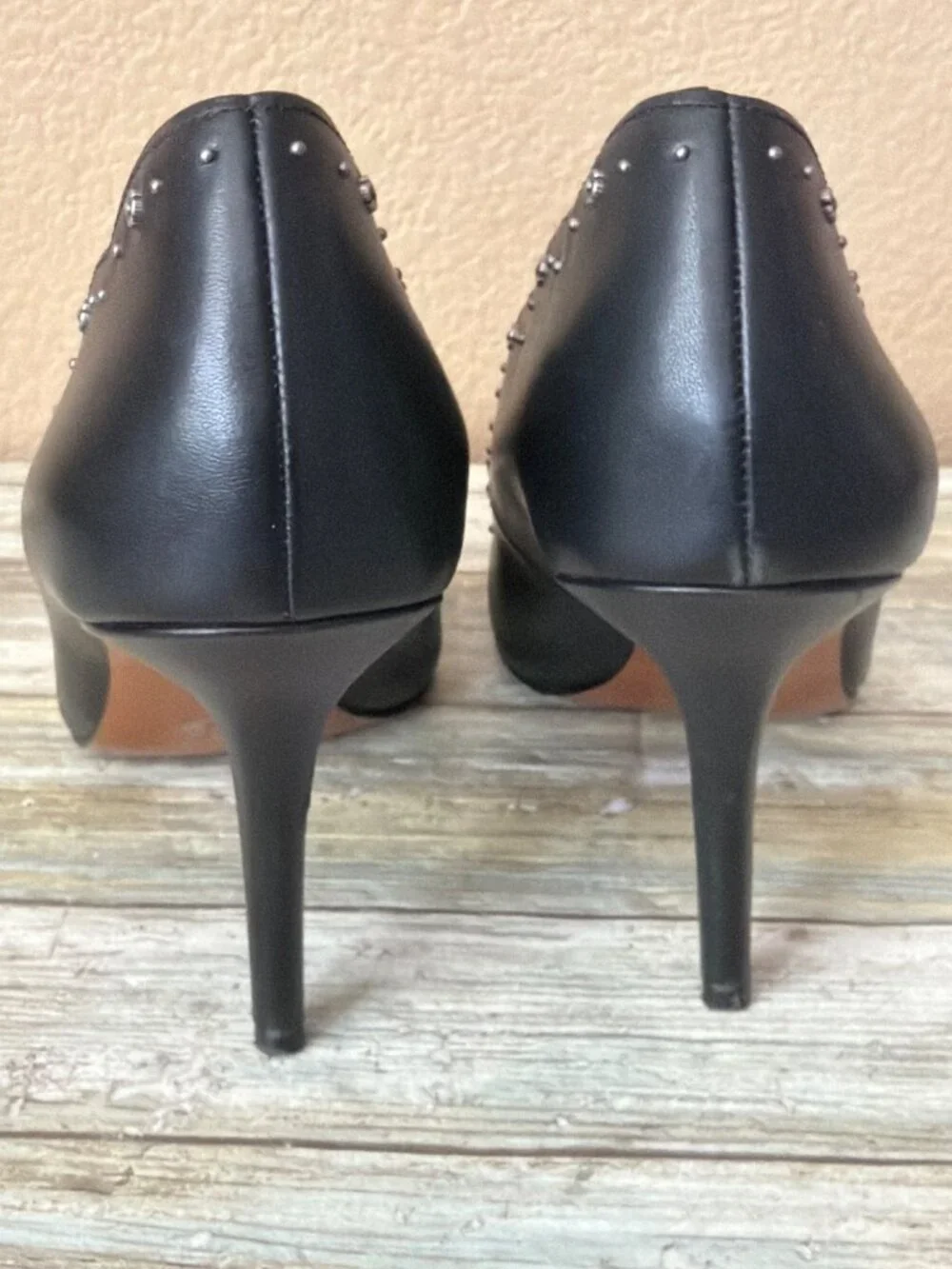 Coach Waverly Black Leather Scalloped Studded Pumps Pointed Toe Heels Size 9 - Picture 2 of 13